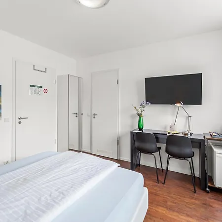 Parkvilla Puschendorf, 24-7 Self-check-in Hotel
